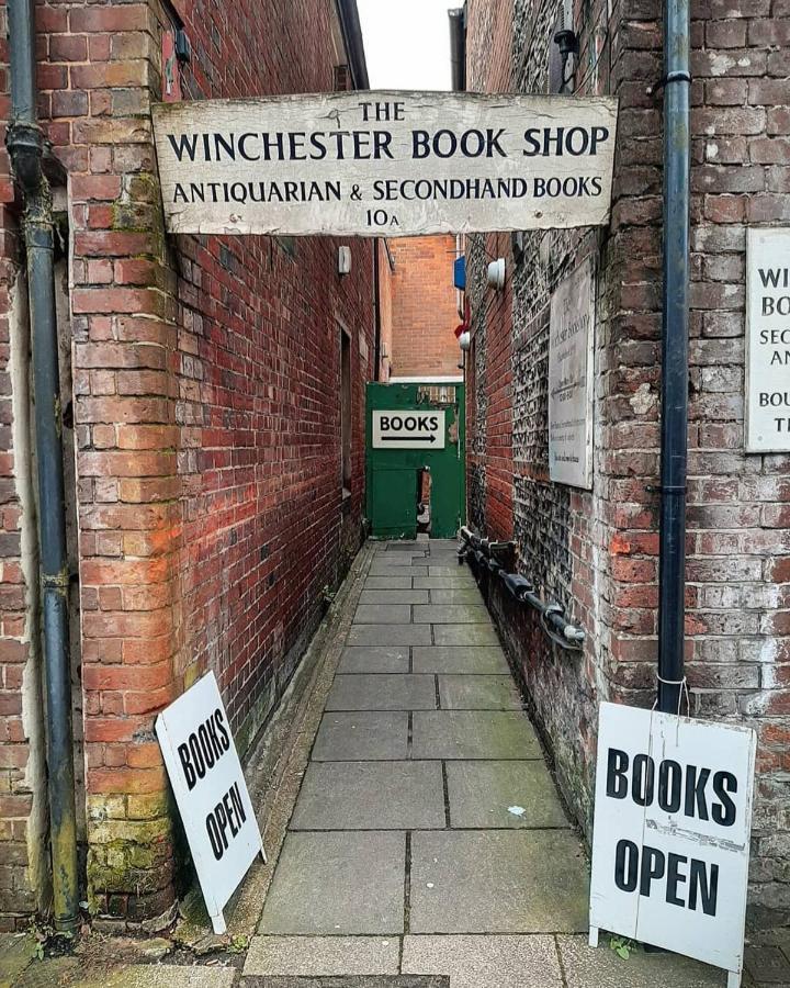 Winchester Retreat Apartment Bagian luar foto